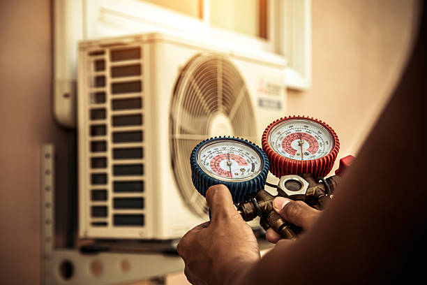 Professional Hvac technician working in Lafayette, LA
